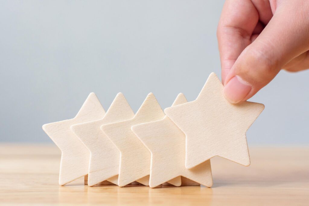 Uns ist es ein grosses Anliegen, dass alle unsere Angebote einen angemessenen Qualitätsstandard aufweisen. Das gilt insbesondere für die Bereiche IT-Sicherheit, Datenschutz und Verfügbarkeit. Für viele Unternehmen ist die IT-Infrastruktur ein fundamentales Asset. Deshalb wollen wir für alle unsere Kunden ein Partner sein, dem sie in allen Belangen, vor allem aber beim Thema Qualität auf allen Ebenen voll und ganz vertrauen können.